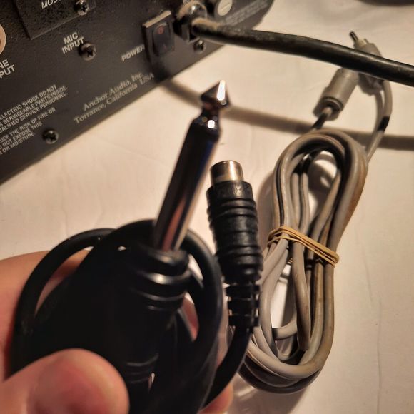 Anchor AN-1000 Powered Monitor - Powers ON, with Speaker Cables - Picture 12 of 13